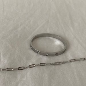 Costume jewelry: silver/ comes in set only